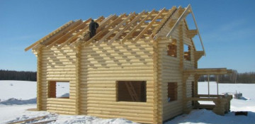 Зимнее строительство дома из дерева или кирпича лучше каркасного